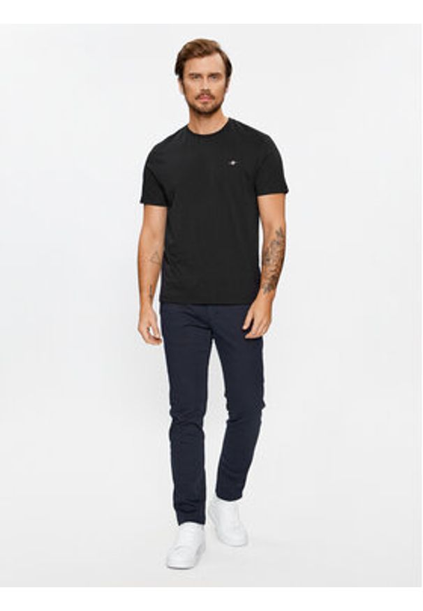 GANT - Gant T-Shirt Shield 2003184 Czarny Regular Fit. Kolor: czarny. Materiał: bawełna