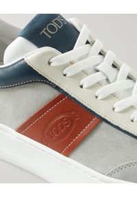 TOD'S - Zamszowe sneakersy z kolorowymi detalami. Nosek buta: okrągły. Kolor: szary. Materiał: zamsz. Wzór: kolorowy #7