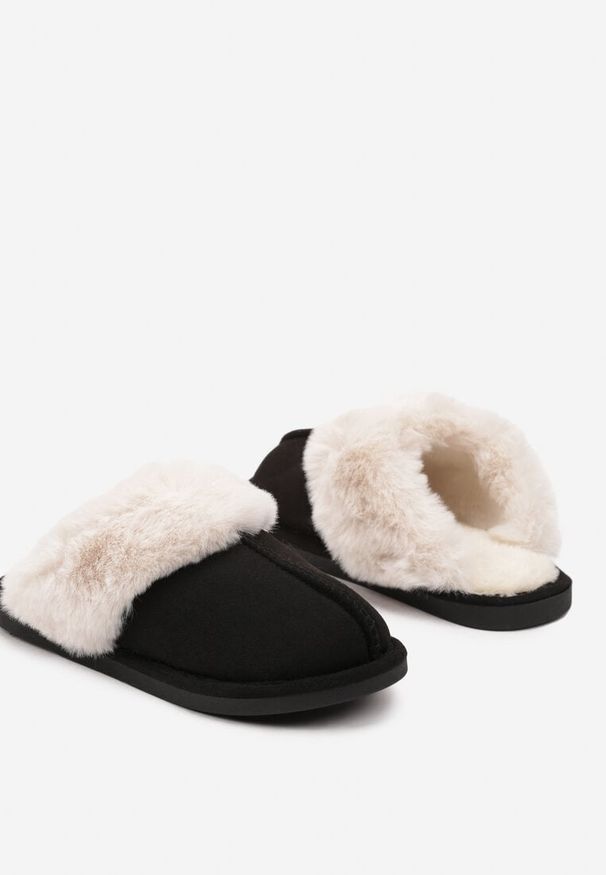 Born2be - Czarne Wsuwane Kapcie Obszyte Futerkiem Laorela. Okazja: na co dzień, do domu. Zapięcie: bez zapięcia. Kolor: czarny. Materiał: futro. Styl: elegancki, casual