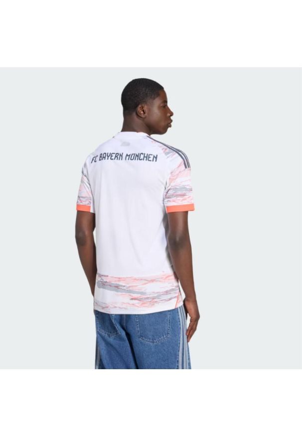 DOUBLE D - Koszulka piłkarska ADIDAS Bayern Monachium wyjazdowa sezon 25/26. Sport: piłka nożna