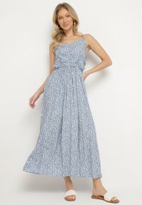 Born2be - Jasnoniebieska Bawełniana Sukienka na Ramiączkach o Rozkloszowanym Kroju Jenarella. Okazja: na co dzień. Typ kołnierza: dekolt w kształcie V. Kolor: niebieski. Materiał: bawełna. Długość rękawa: na ramiączkach. Styl: casual, elegancki #1