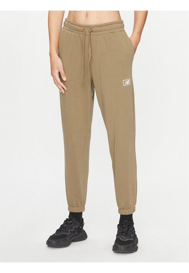 New Balance Spodnie dresowe Essentials French Terry Pant WP33508 Zielony Regular Fit. Kolor: zielony. Materiał: bawełna