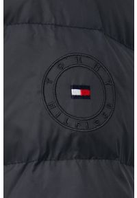 TOMMY HILFIGER - Tommy Hilfiger kurtka puchowa damska kolor czarny zimowa. Okazja: na co dzień. Kolor: czarny. Materiał: puch. Sezon: zima. Styl: casual #2