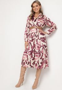 Born2be - Fioletowa Kopertowa Sukienka w Abstrakcyjny Wzór z Gumką w Talii i Paskiem Zinnitaria. Okazja: na co dzień. Kolor: fioletowy. Materiał: jeans. Typ sukienki: kopertowe. Styl: casual, klasyczny #1