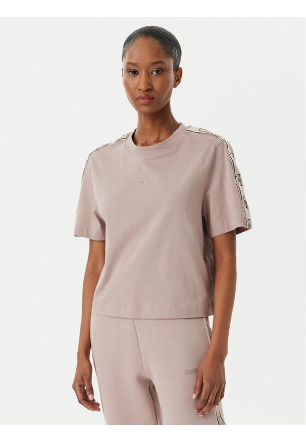 Guess T-Shirt V3RI08 I3Z14 Różowy Relaxed Fit. Kolor: różowy. Materiał: bawełna