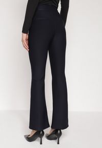 Born2be - Granatowe Eleganckie Spodnie Dzwony z Wysokim Stanem i Ozdobną Sprzączką Tevriana. Okazja: na spotkanie biznesowe. Stan: podwyższony. Kolor: niebieski. Materiał: bawełna, materiał. Styl: elegancki #7