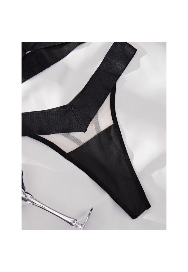 Intica - Komplet bielizny z ozdobnymi pasami podkreślający sylwetkę Irmentraut. Kolor: wielokolorowy. Materiał: materiał. Wzór: paski