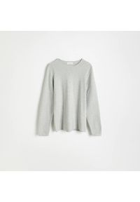 Reserved - Dopasowany sweter w prążki - Jasny szary. Kolor: szary. Wzór: prążki
