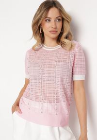Born2be - Różowa Bluzka z Wiskozy Ozdobiona Cyrkoniami i Perłami Eioratia. Kolor: różowy. Materiał: wiskoza. Wzór: aplikacja. Styl: elegancki #3