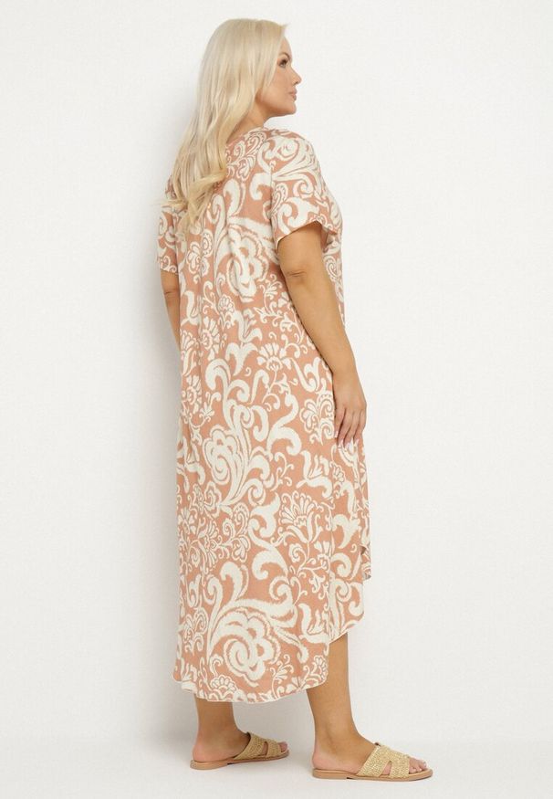 Born2be - Beżowa Rozkloszowana Sukienka z Wiskozy z Geometrycznym Wzorem Emisova. Okazja: na co dzień. Kolor: beżowy. Materiał: wiskoza. Długość rękawa: krótki rękaw. Wzór: geometria. Styl: casual, elegancki