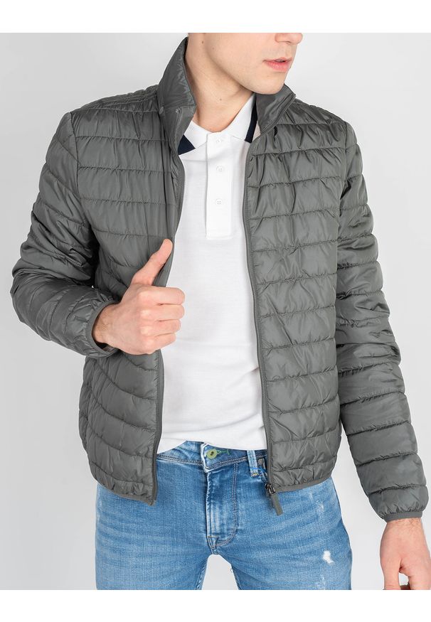 Invicta Kurtka "Light Down" | 4431759/U | Mężczyzna | Khaki. Okazja: na co dzień. Typ kołnierza: kołnierzyk stójkowy. Kolor: brązowy. Materiał: poliamid. Wzór: aplikacja. Styl: casual