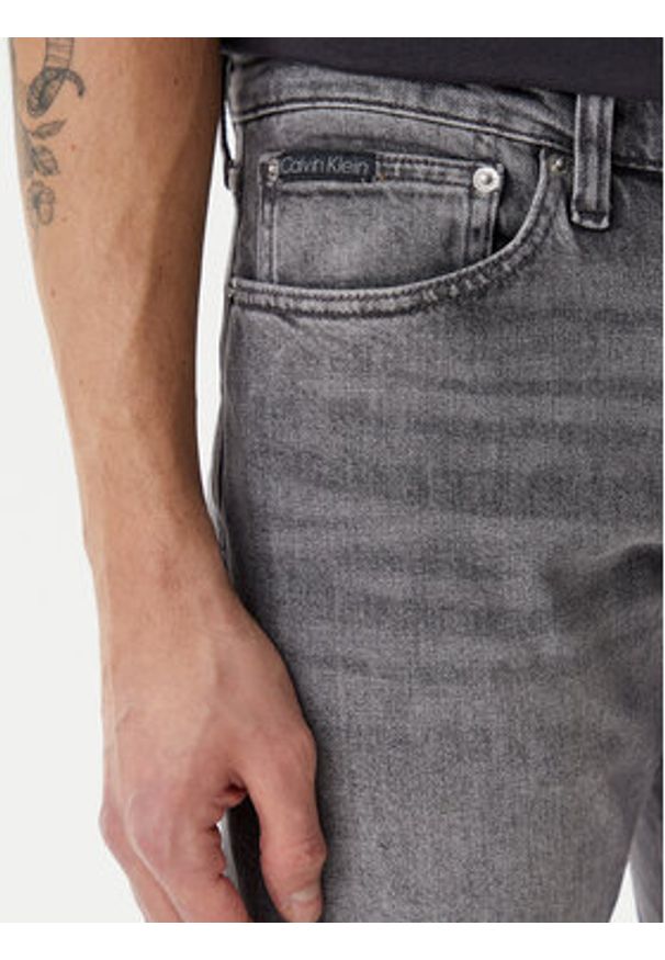 Calvin Klein Jeans Jeansy J30J327157 Szary Slim Fit. Kolor: szary