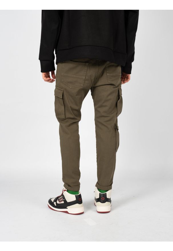 Xagon Spodnie "Cargo" | A23032CR9002 | Mężczyzna | Wojskowa Zieleń. Materiał: elastan, bawełna. Wzór: aplikacja. Styl: militarny