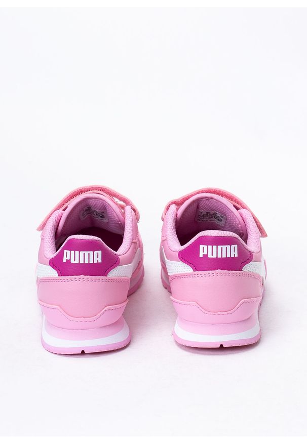 Sneakersy dziecięce różowa Puma ST Runner V3 NL V Ps. Okazja: na uczelnię. Kolor: różowy. Materiał: skóra ekologiczna, guma. Szerokość cholewki: normalna. Wzór: aplikacja