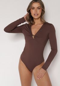 Born2be - Brązowe Body Ozdobione Aplikacją i Marszczeniem przy Dekolcie Ferenice. Okazja: na co dzień. Kolor: brązowy. Materiał: jeans. Wzór: aplikacja. Styl: casual #5