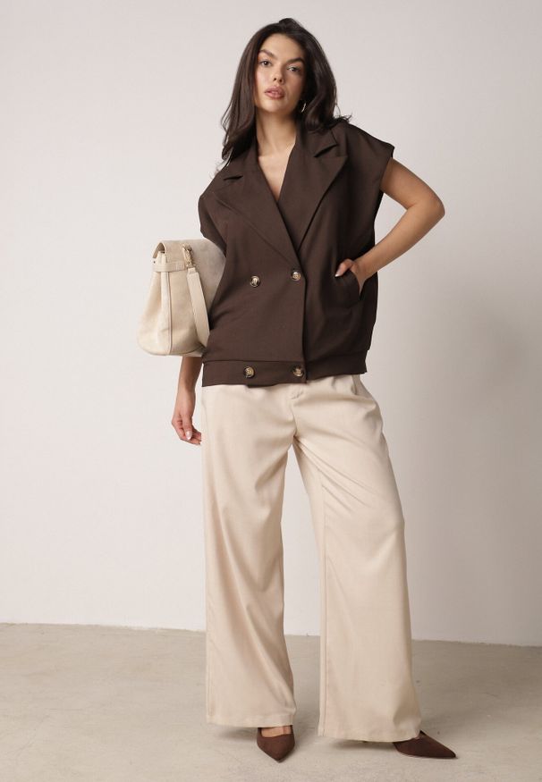 Born2be - Brązowa Garniturowa Kamizelka Oversize z Dwurzędowym Zapięciem Edriana. Okazja: na co dzień, do pracy, na spotkanie biznesowe. Kolor: brązowy. Materiał: jeans, poliester. Styl: klasyczny, casual, biznesowy, elegancki