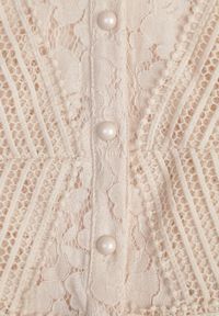 Renee - Jasnobeżowa Rozkloszowana Sukienka Koszulowa Rutty. Okazja: na randkę, na imprezę. Kolor: beżowy. Materiał: tkanina, koronka. Długość rękawa: długi rękaw. Wzór: ażurowy. Typ sukienki: koszulowe. Długość: mini #8