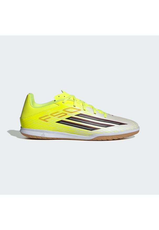 Adidas - Halowe buty piłkarskie F50 CLUB. Kolor: żółty, czerwony, czarny, wielokolorowy. Materiał: guma. Sport: piłka nożna