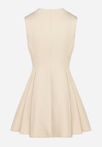 Born2be - Beżowa Sukienka Rozkloszowana Ozdobiona Guzikami Pallisna. Kolor: beżowy. Materiał: materiał. Wzór: aplikacja. Typ sukienki: rozkloszowane. Styl: elegancki, klasyczny #3