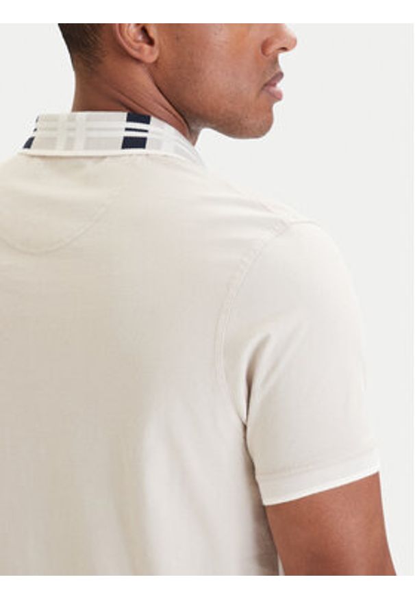 Barbour Polo Callington MML1536BE12 Beżowy jasny Regular Fit. Typ kołnierza: polo. Kolor: beżowy. Materiał: bawełna