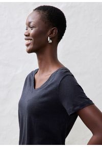 bonprix - T-shirt z czystego lnu. Typ kołnierza: dekolt w serek. Kolor: czarny. Materiał: len. Sezon: lato. Styl: elegancki #3