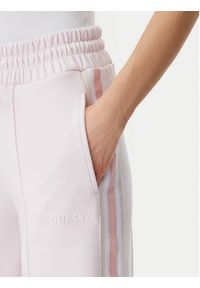 Guess Spodnie dresowe V5GB12 KCRU2 Różowy Regular Fit. Kolor: różowy. Materiał: syntetyk #10