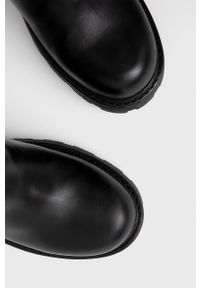 Vagabond Shoemakers Kozaki skórzane Cosmo 2.0 damskie kolor czarny na platformie. Nosek buta: okrągły. Kolor: czarny. Materiał: skóra. Szerokość cholewki: normalna. Obcas: na platformie #2