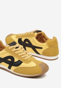 Born2be - Żółte Sneakersy Ozdobione Geometrycznym Motywem Ardetia. Okazja: na co dzień. Kolor: żółty. Materiał: jeans. Wzór: aplikacja, geometria #5