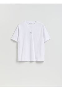 Reserved - T-shirt boxy z wyszywanym wzorem - biały. Kolor: biały. Materiał: dzianina, bawełna #1