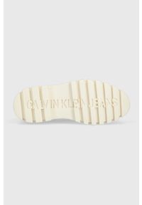 Calvin Klein Jeans workery TOOTHY COMBAT BOOT SOFTNY damskie kolor biały na platformie YW0YW00948. Zapięcie: sznurówki. Kolor: biały. Materiał: materiał, skóra, guma, włókno. Obcas: na platformie #4