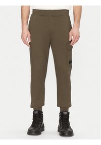 C.P. Company Spodnie dresowe 18CMSP017A005086W Zielony Regular Fit. Kolor: zielony. Materiał: bawełna