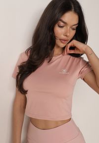 Born2be - Różowy Krótki T-shirt w Stylu Basic z Minimalistycznym Nadrukiem Orithana. Okazja: na co dzień. Kolor: różowy. Materiał: jeans. Długość: krótkie. Wzór: nadruk. Styl: sportowy, casual #7