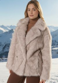 Born2be - Beżowa Dwurzędowa Kurtka Futerko o Fasonie Oversize Asinella. Okazja: na co dzień, na randkę, na spacer. Kolor: beżowy. Materiał: futro. Styl: casual #1