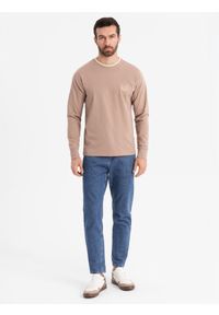 Ombre Clothing - Longsleeve bawełniany męski z dekoltem U w paski i haftem – brązowy V6. Kolor: brązowy. Materiał: bawełna. Długość rękawa: długi rękaw. Wzór: haft, paski. Styl: sportowy #3