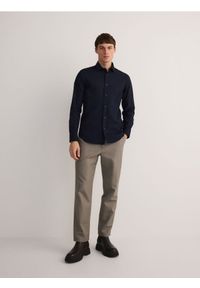 Reserved - Koszula slim z lyocellem - granatowy. Kolor: niebieski. Materiał: bawełna #1