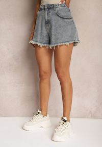 Renee - Niebieskie Jeansowe Szorty z Bawełny High Waist z Postrzępionymi Nogawkami Tivima. Stan: podwyższony. Kolor: niebieski. Materiał: bawełna, jeans. Sezon: lato #4