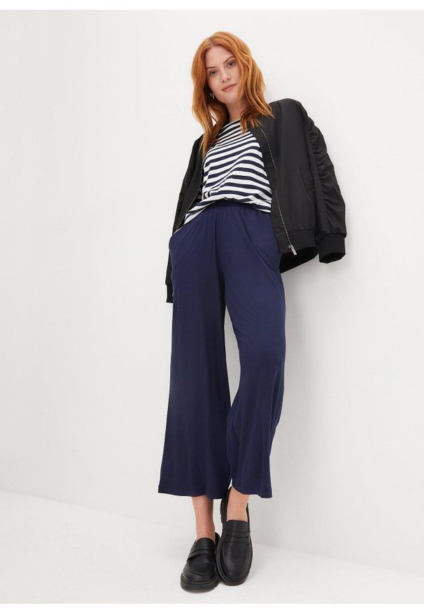 bonprix - Spodnie z dżerseju 7/8, z lejącej mieszanki wiskozy. Kolor: niebieski. Materiał: jersey, wiskoza