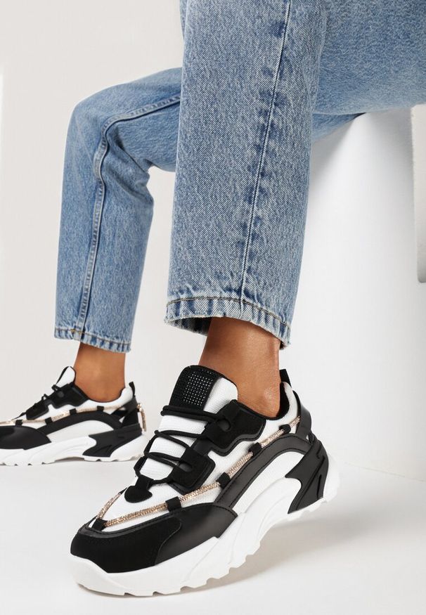 Born2be - Czarne Sneakersy Ozdobione Biżuteryjnym Sznurkiem Aellwin. Kolor: czarny. Szerokość cholewki: normalna. Wzór: aplikacja