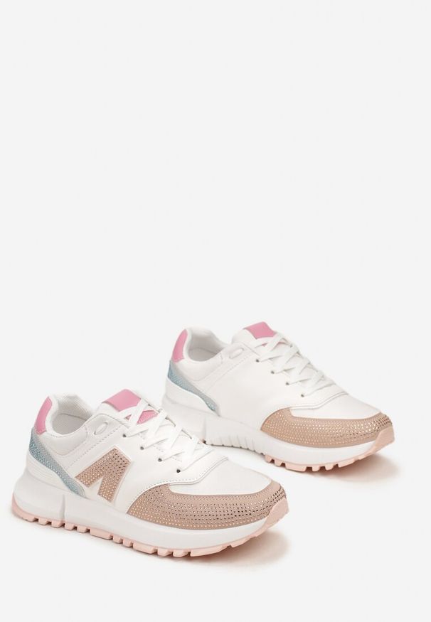 Renee - Biało-Beżowe Sneakersy Ozdobione Cyrkoniami na Podeszwie z Wycięciami Larzive. Kolor: biały. Wzór: aplikacja. Obcas: na płaskiej podeszwie