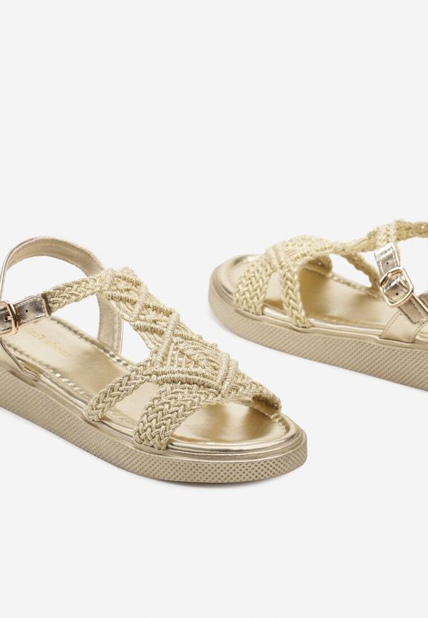 Born2be - Złote Płaskie Sandały z Ażurową Wstawką Zapinane na Sprzączkę Rosamoon. Okazja: na spacer. Zapięcie: sprzączka. Kolor: złoty. Materiał: len. Wzór: ażurowy. Sezon: lato