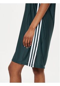 Adidas - adidas Sukienka codzienna adicolor 3-Stripes IX5507 Zielony Loose Fit. Okazja: na co dzień. Kolor: zielony. Materiał: syntetyk. Typ sukienki: proste. Styl: casual
