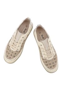 Półbuty damskie S.Barski, cholewka połączenie materiału tekstylnego i koronki wiązanie klasyczne perforowane panele niski fason zaokrąglony nosek, be. Okazja: na co dzień. Zapięcie: sznurówki. Kolor: beżowy. Materiał: materiał, koronka. Szerokość cholewki: normalna. Wzór: koronka. Sezon: wiosna, lato. Styl: klasyczny #5