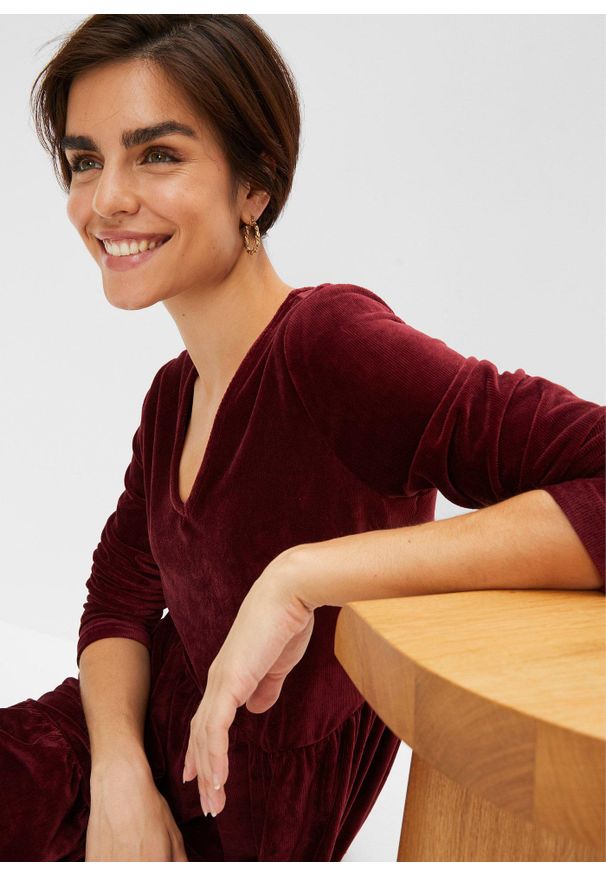 bonprix - Sukienka mini z elastycznego aksamitu. Kolor: czerwony. Materiał: sztruks. Długość: mini