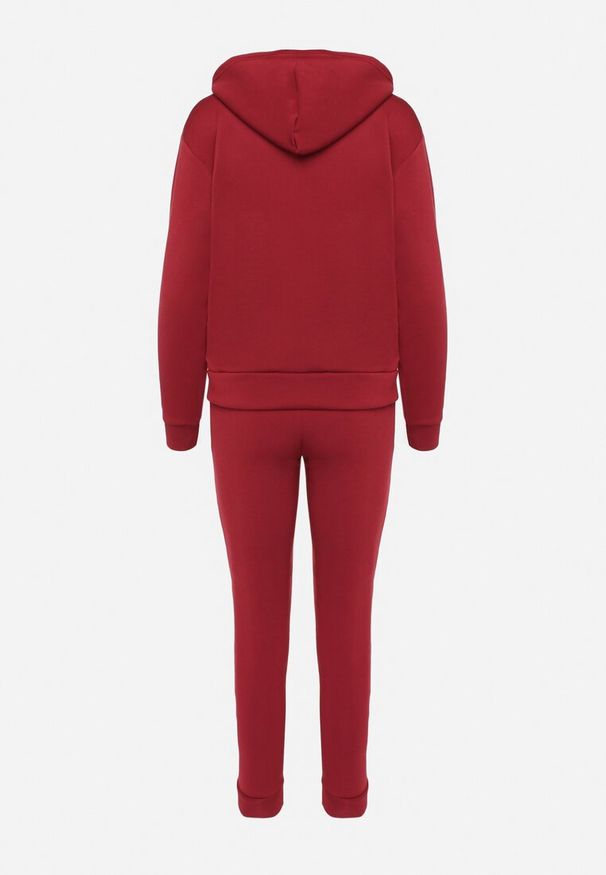 Born2be - Bordowy Bawełniany Komplet Dresowy Ocieplany Bluza i Spodnie Sevizelle. Kolor: czerwony. Materiał: dresówka, bawełna. Wzór: aplikacja, nadruk