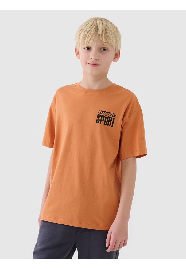 4f - 4F T-shirt regular z nadrukiem chłopięcy - pomarańczowy 146 (10-11 lat). Okazja: na co dzień. Kolor: pomarańczowy. Materiał: jersey, bawełna, dzianina. Długość rękawa: krótki rękaw. Długość: krótkie. Wzór: nadruk. Sezon: lato. Styl: sportowy, klasyczny, casual