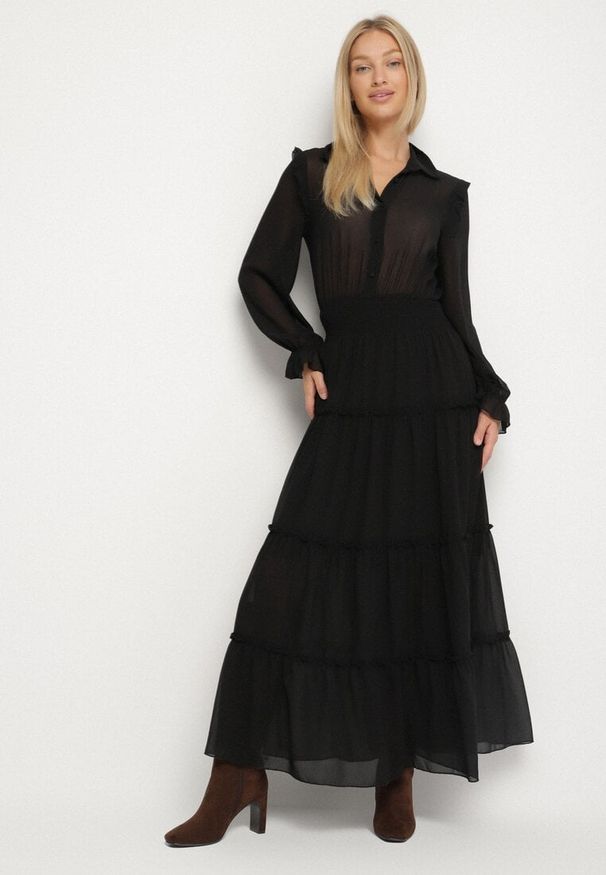 Born2be - Czarna Rozkloszowana Sukienka VICES Koszulowa w Stylu Retro Aravite. Okazja: na co dzień. Typ kołnierza: kołnierz z falbankami, kołnierzyk klasyczny, dekolt w kształcie V. Kolor: czarny. Długość rękawa: długi rękaw. Typ sukienki: koszulowe. Styl: retro