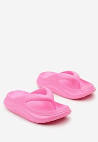 Renee - Fuksjowe Piankowe Klapki Japonki w Streetwearowym Stylu Panoli. Nosek buta: otwarty. Kolor: różowy. Materiał: guma. Obcas: na obcasie. Wysokość obcasa: niski #5