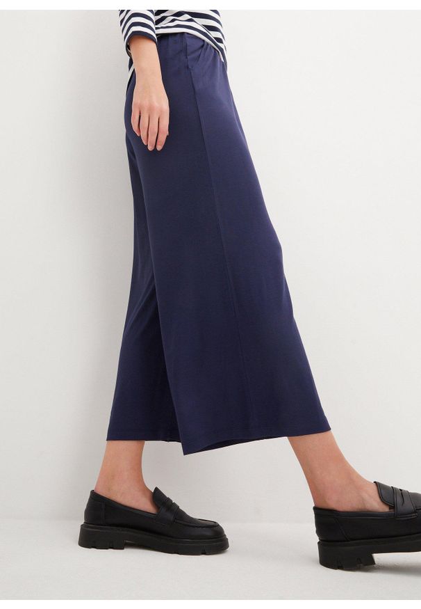 bonprix - Spodnie z dżerseju 7/8, z lejącej mieszanki wiskozy. Kolor: niebieski. Materiał: jersey, wiskoza