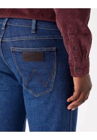 Wrangler - WRANGLER GREENSBORO MĘSKIE SPODNIE JEANSOWE THESE DAYS W15Q7423C 112320206 #3