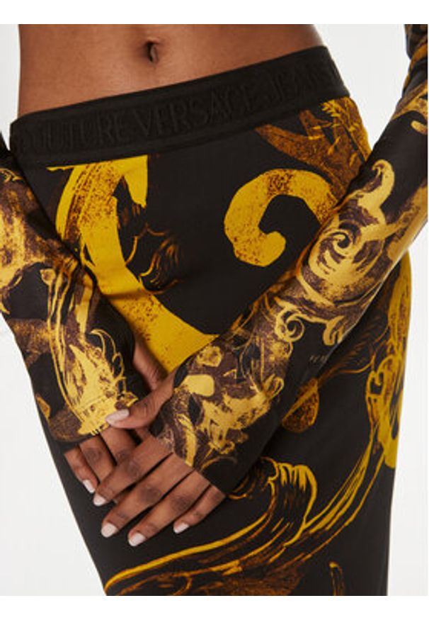Versace Jeans Couture Bluzka 76HAH218 Czarny Slim Fit. Kolor: czarny. Materiał: syntetyk